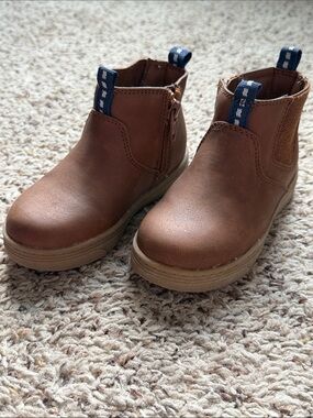 Cat & Jack Brown Kids Chelsea Boots with Navy Pull Tabs